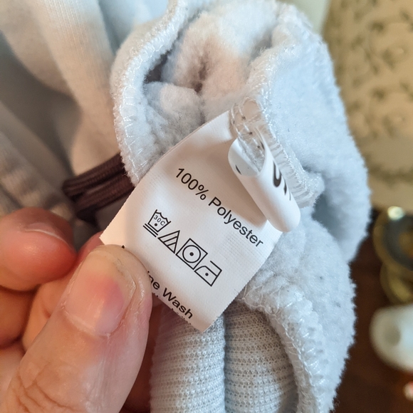 NWOT Girls Oversized Butterfly Pullover Hoodie with Kangaroo pocket - Picture 5 of 5